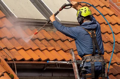 Démoussage et hydrofuge de toiture à Villesèque